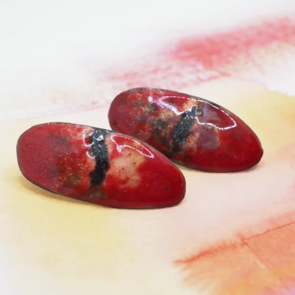 Óvalos rojos esmaltados
