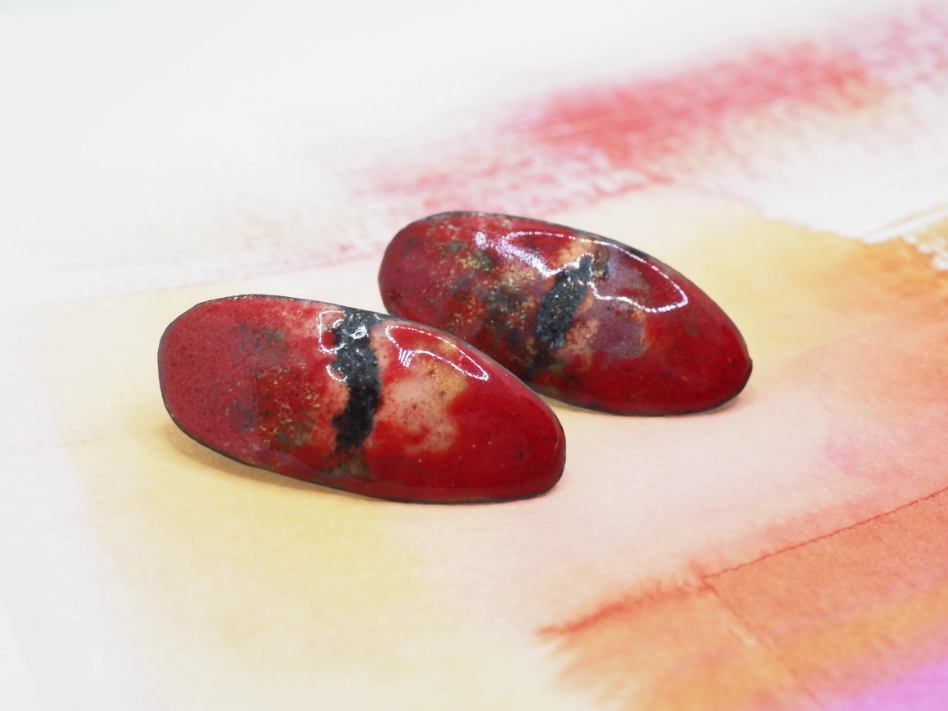 Óvalos rojos esmaltados
